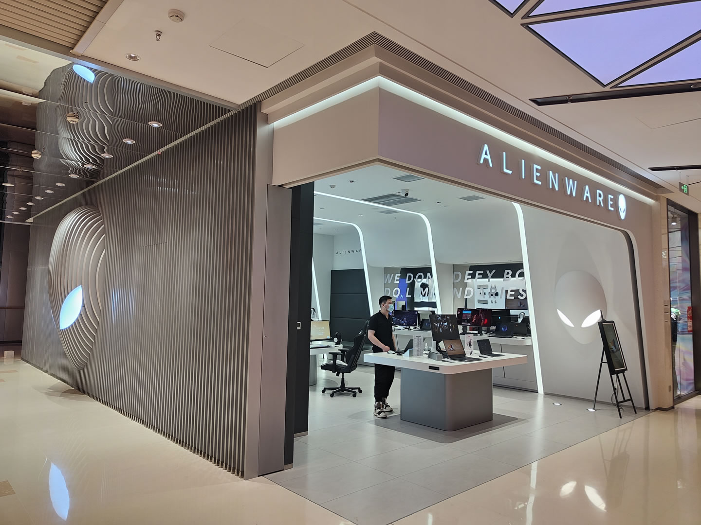 沈陽中街大悅城外星人電腦專賣店